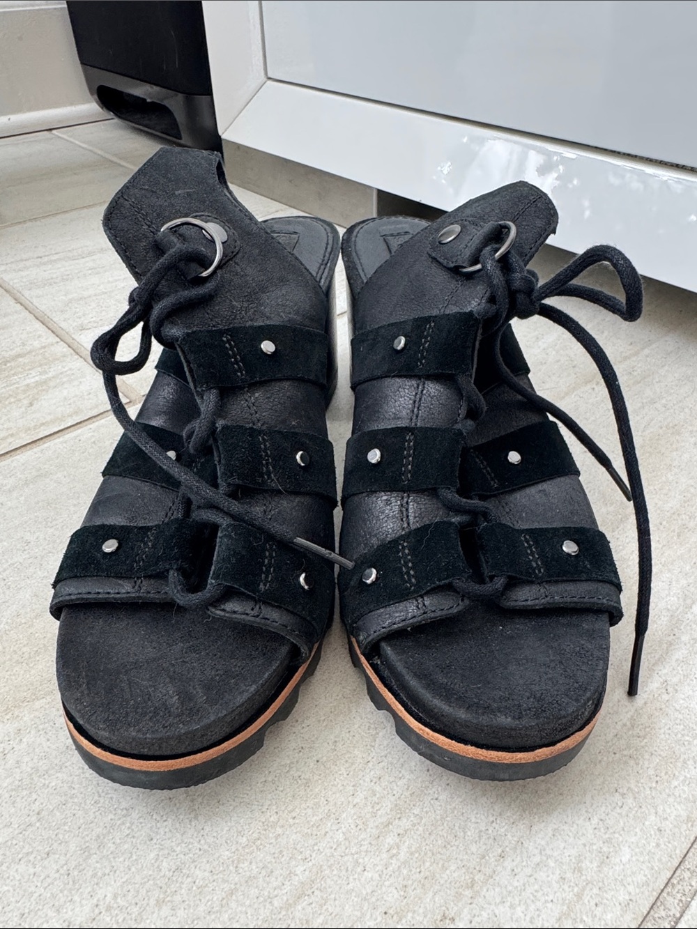 Sorel Joanie II Lace-Up Sandals Black Suede Leather Chunky Heel Lug Sole S 9.5